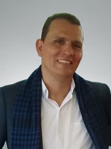 foto director utinj nosotros (comp)